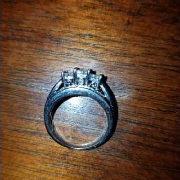 White Diamond 10k Gold Engagement Ring - Picture 5 of 5